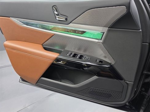 Used 2023 BMW i7 xDrive60 image 26