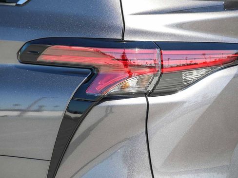 Certified 2024 Toyota Sienna Limited image 9