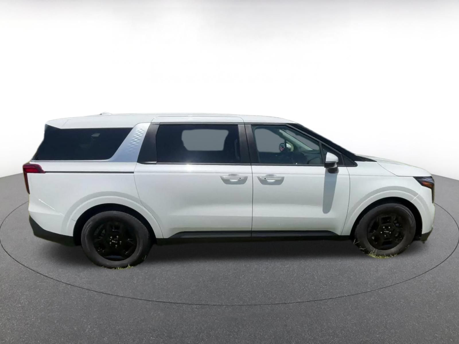 Used 2026 Kia Carnival FWD image 15