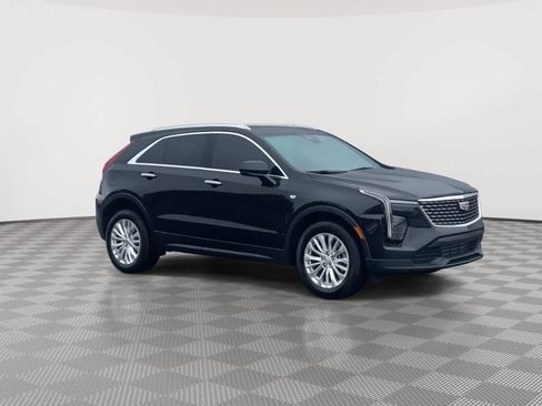 Used 2024 Cadillac XT4 Luxury w/ Cold Weather Package AWD/4WD image 2