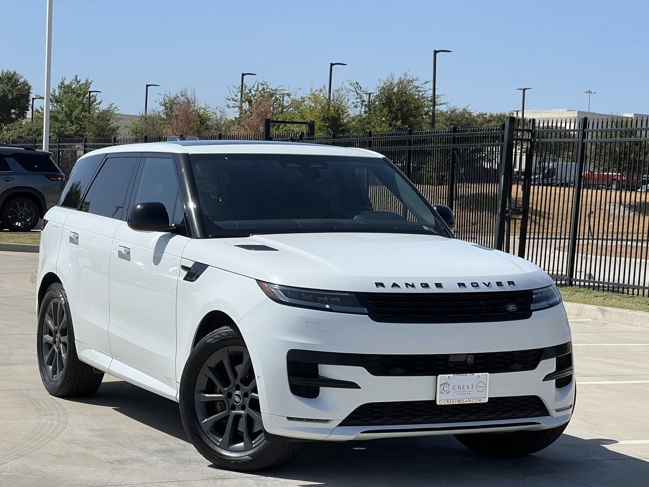 Used 2024 Land Rover Range Rover Sport Dynamic SE AWD/4WD image 2