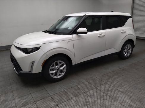 Used 2025 Kia Soul LX w/ LX Technology Package image 2