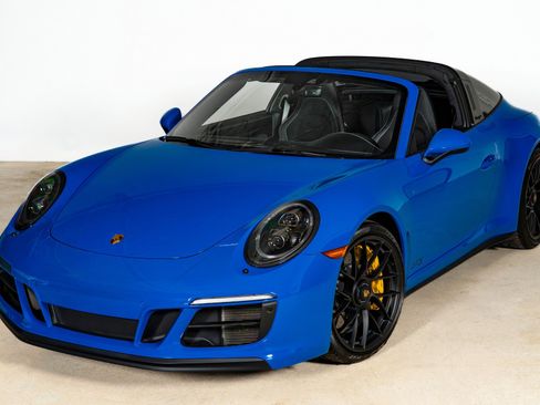 Used 2018 Porsche 911 Targa 4 GTS image 2
