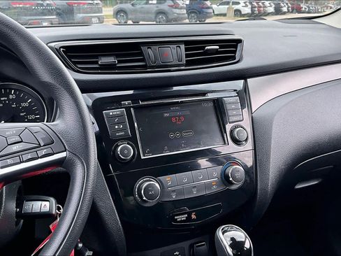 Used 2020 Nissan Rogue Sport S image 6