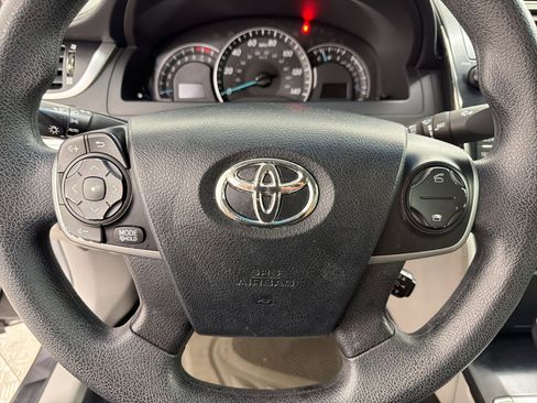 Used 2013 Toyota Camry LE image 15