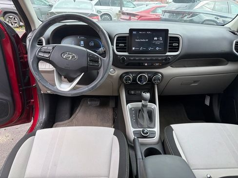 Certified 2024 Hyundai Venue SEL FWD image 18