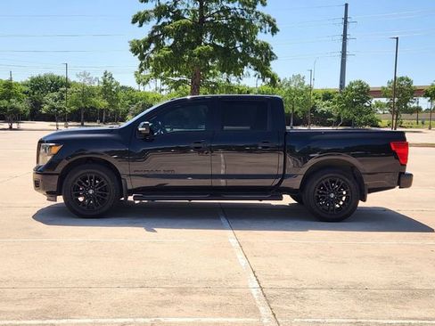 Used 2019 Nissan Titan SV w/ SV Convenience Package RWD image 4