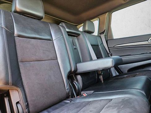 Used 2022 Jeep Grand Cherokee Laredo X RWD image 16