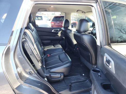 Used 2019 Nissan Pathfinder SL image 23