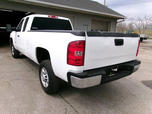 Used 2011 Chevrolet Silverado 2500 LT image 2