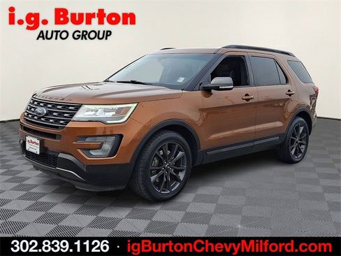 Used 2017 Ford Explorer XLT w/ Equipment Group 202A image 3