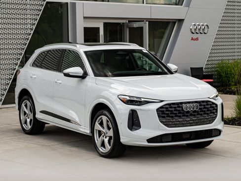 Certified 2025 Audi Q5 Premium Plus w/ Premium Plus AWD/4WD image 2