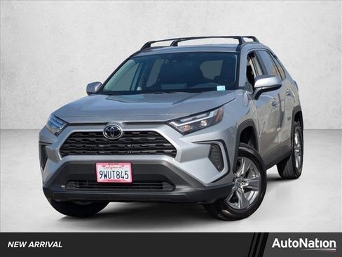 Used 2025 Toyota RAV4 XLE image 1