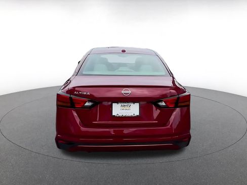 Used 2025 Nissan Altima 2.5 SV FWD image 12