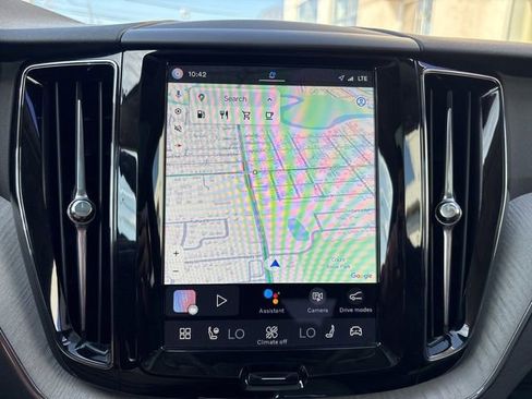 Used 2025 Volvo XC60 B5 Plus image 23