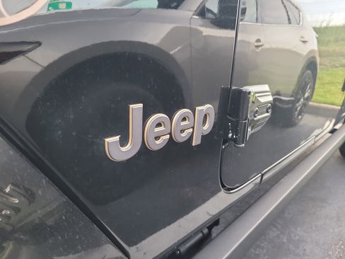 Used 2021 Jeep Gladiator Overland AWD/4WD image 9