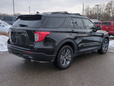 Used 2022 Ford Explorer XLT w/ Equipment Group 202A image 8