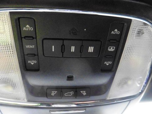 Used 2020 Jeep Grand Cherokee Limited w/ Luxury Group II AWD/4WD image 24