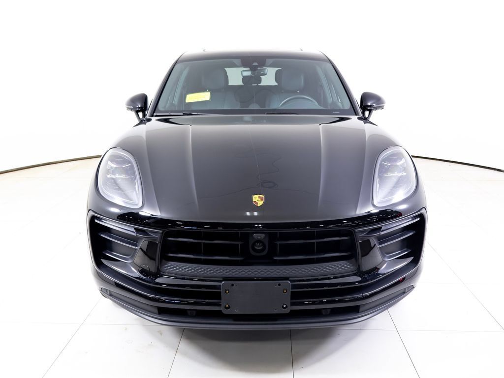 Certified 2024 Porsche Macan AWD/4WD image 37
