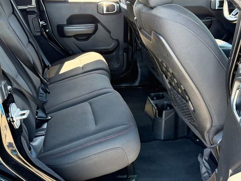 Used 2018 Jeep Wrangler Unlimited Rubicon image 22