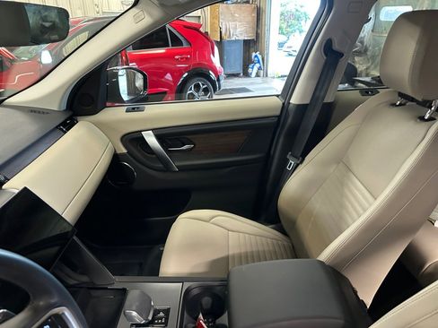 Used 2024 Land Rover Discovery Sport S image 32