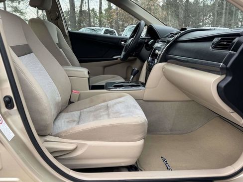 Used 2012 Toyota Camry LE image 14