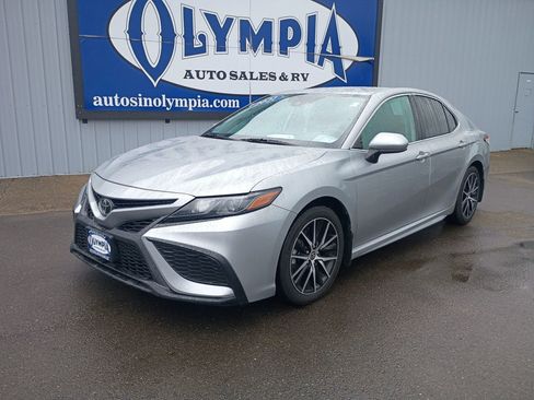 Used 2021 Toyota Camry SE FWD image 2