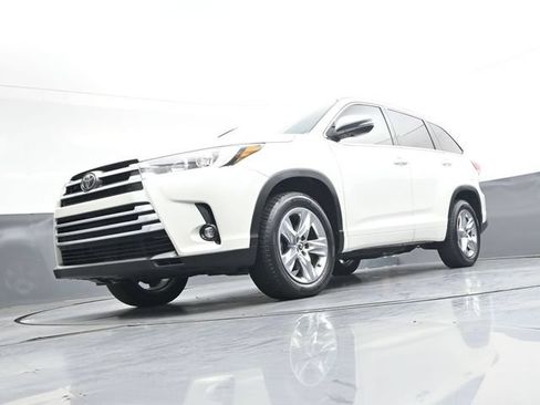 Used 2019 Toyota Highlander Limited FWD image 37