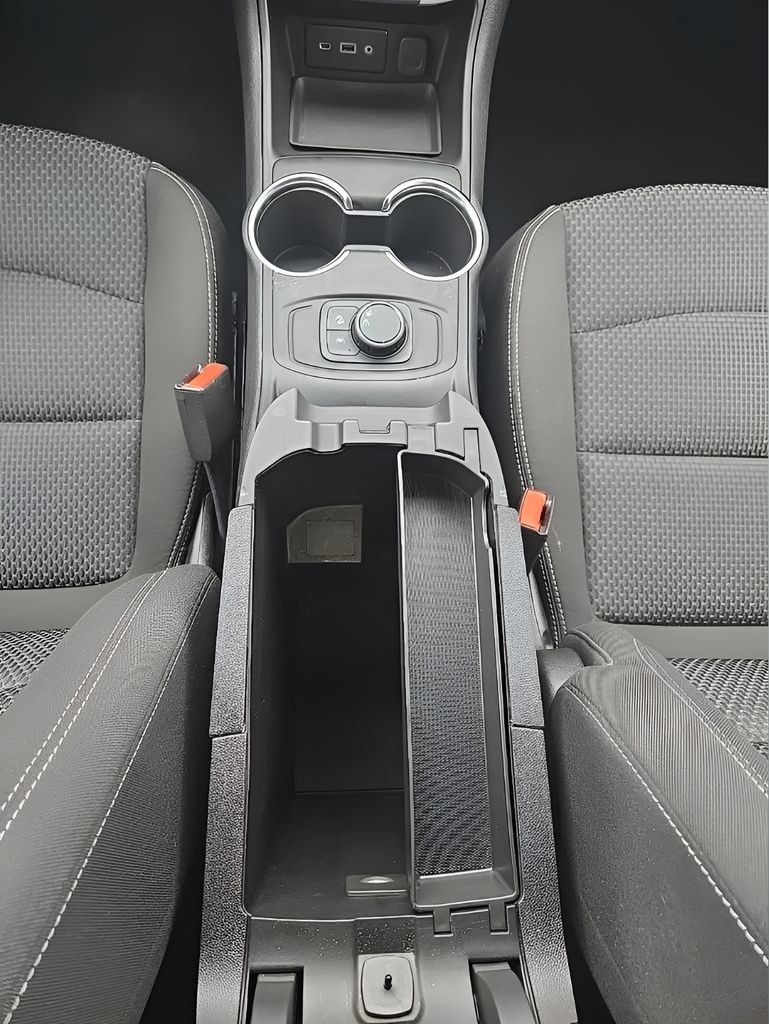 Used 2024 GMC Terrain SLE FWD image 25