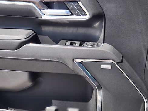 New 2026 Chevrolet Silverado 1500 LTZ w/ Z71 Off-Road Package AWD/4WD image 17