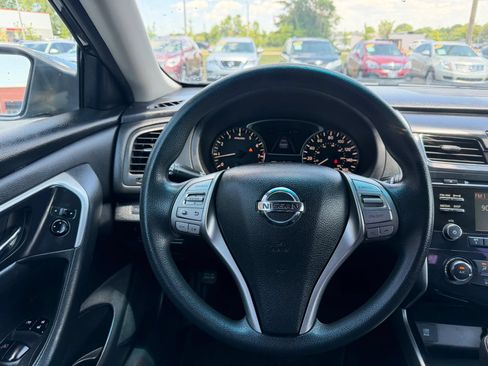 Used 2015 Nissan Altima 2.5 S w/ Power Driver Seat Package FWD image 18