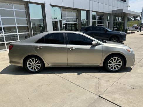 Used 2013 Toyota Camry XLE FWD image 10