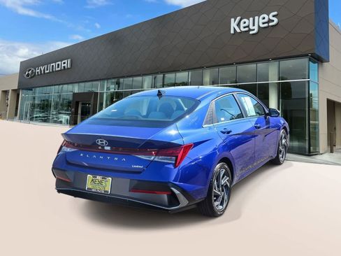 Used 2025 Hyundai Elantra Limited image 4