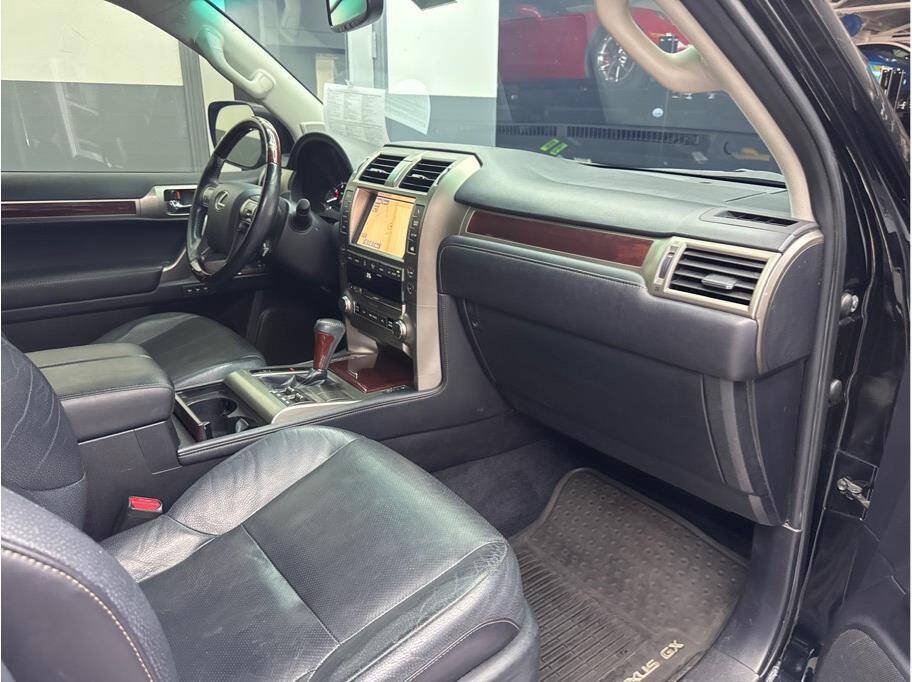 Used 2014 Lexus GX 460 w/ Premium Package AWD/4WD image 22