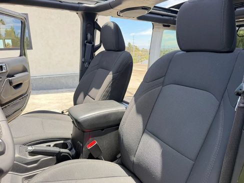 Used 2023 Jeep Wrangler Unlimited w/ Sun & Screen Package AWD/4WD image 10