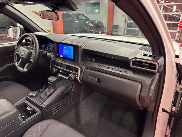 Used 2025 Toyota Tacoma SR w/ SR Upgrade Package AWD/4WD image 17
