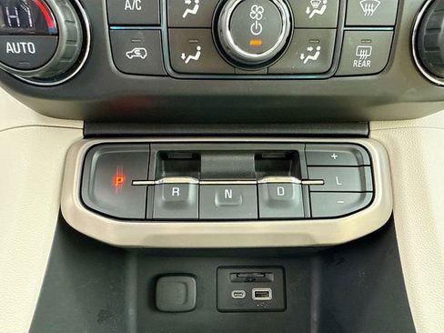 Used 2021 GMC Acadia Denali w/ Denali Ultimate Package image 17