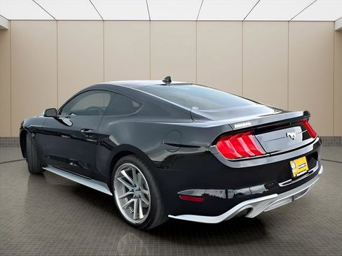 Used 2022 Ford Mustang Coupe image 4