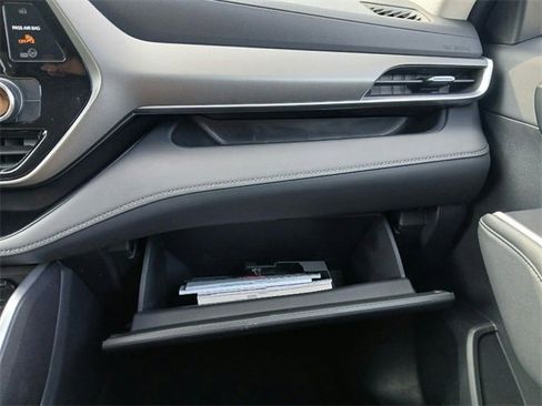 Used 2024 Toyota Highlander LE image 33