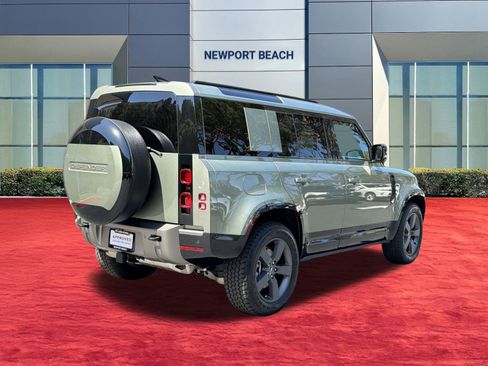 Used 2025 Land Rover Defender 110 X-Dynamic SE AWD/4WD image 9