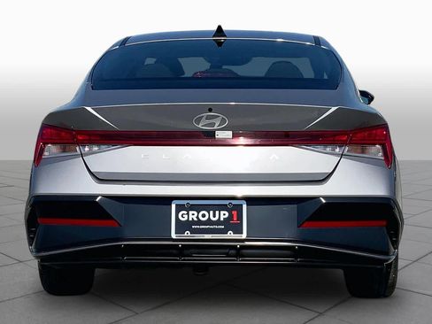 Used 2025 Hyundai Elantra SEL FWD image 5