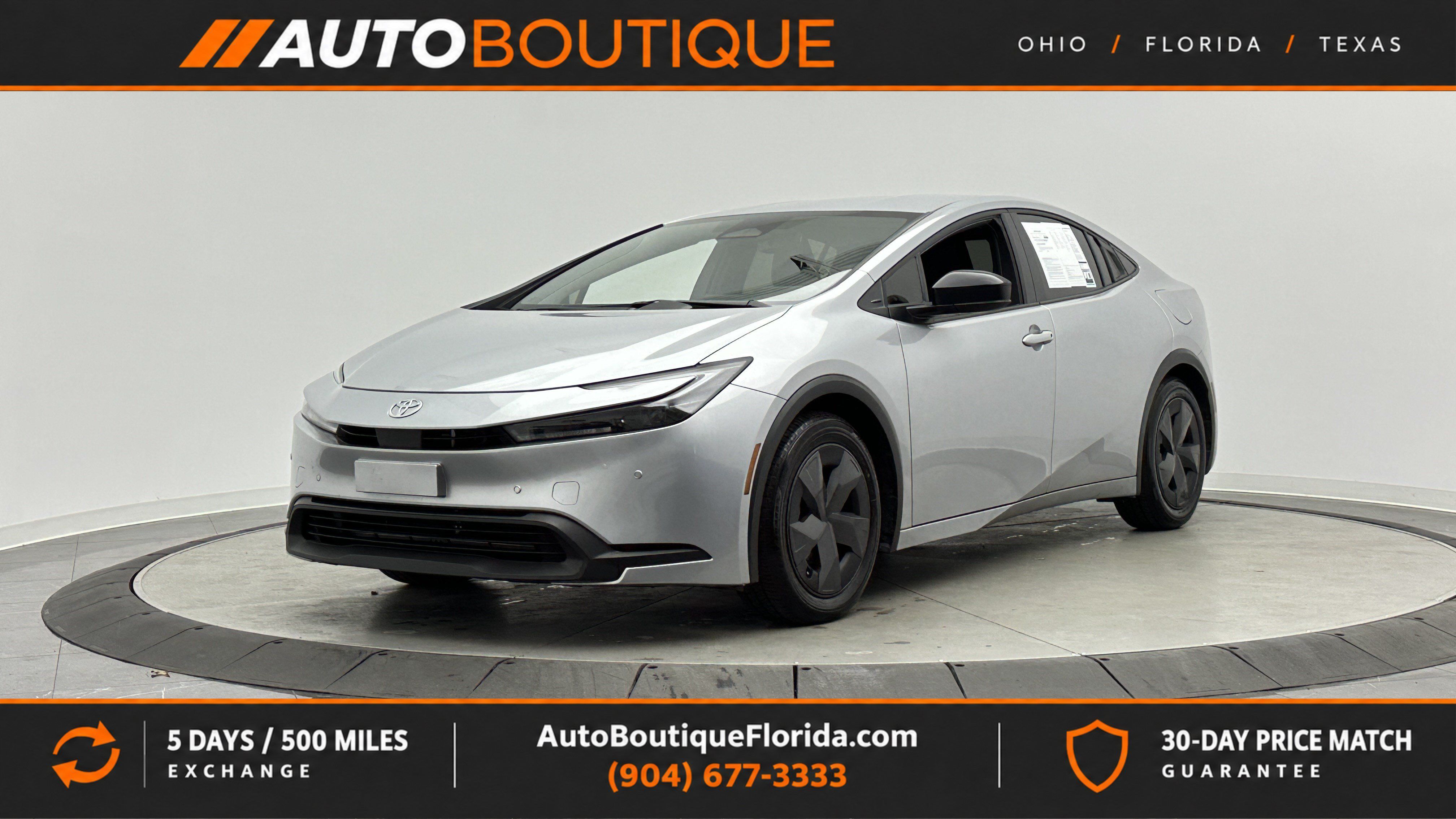 Used 2025 Toyota Prius LE FWD image 1