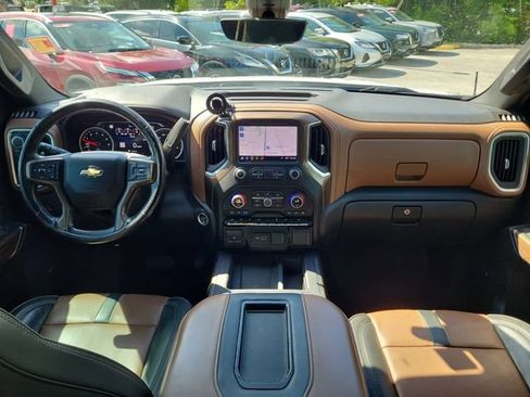 Used 2019 Chevrolet Silverado 1500 High Country w/ Technology Package AWD/4WD image 13