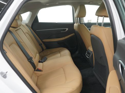 Certified 2025 Hyundai Sonata Limited FWD image 12