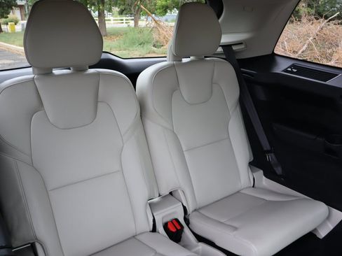 Used 2016 Volvo XC90 T6 Momentum w/ Momentum Plus Package AWD/4WD image 22