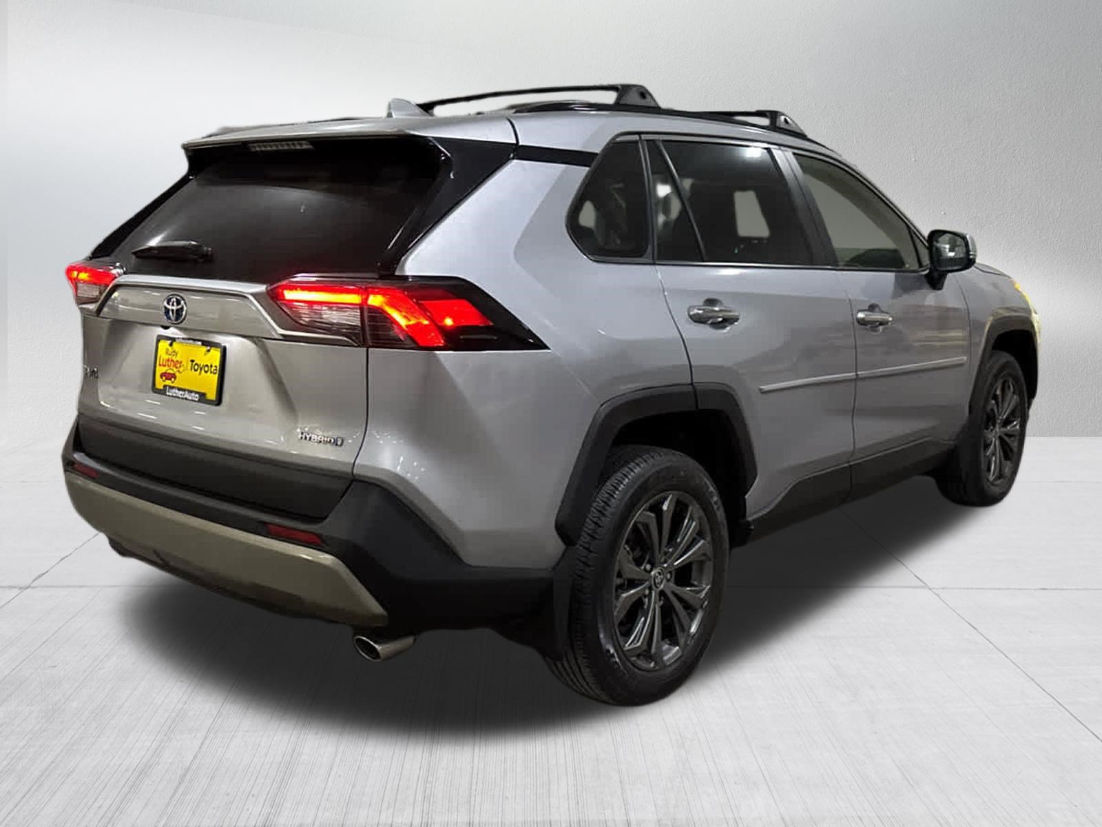 Used 2022 Toyota RAV4 Limited AWD/4WD image 6