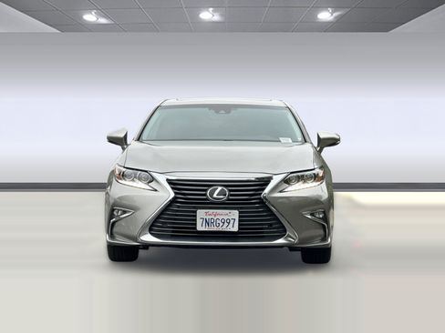 Used 2016 Lexus ES 350 w/ Luxury Package w/Wood Trim FWD image 5