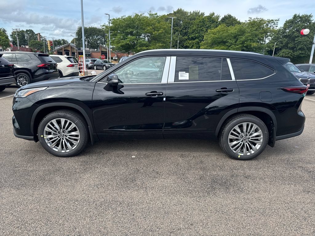 New 2026 Toyota Highlander Platinum AWD/4WD image 4