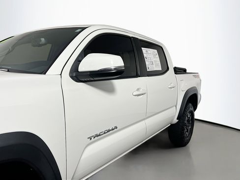 Used 2020 Toyota Tacoma TRD Off-Road AWD/4WD image 13