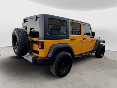 Used 2012 Jeep Wrangler Unlimited Sahara AWD/4WD image 5